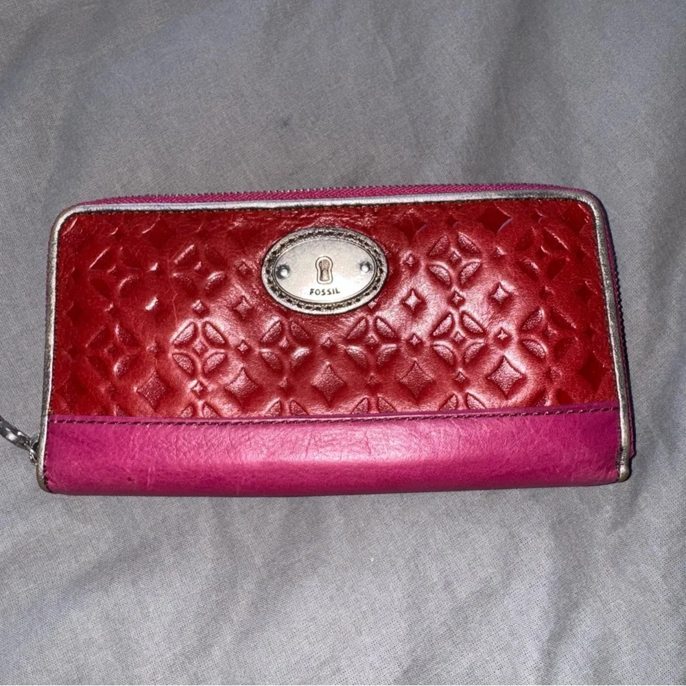 Fossil Maddox Red Pink Tooled Leather Wristlet Wallet